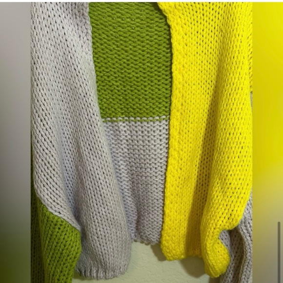 Color Block Cropped Cardigan - Picture 5 of 7